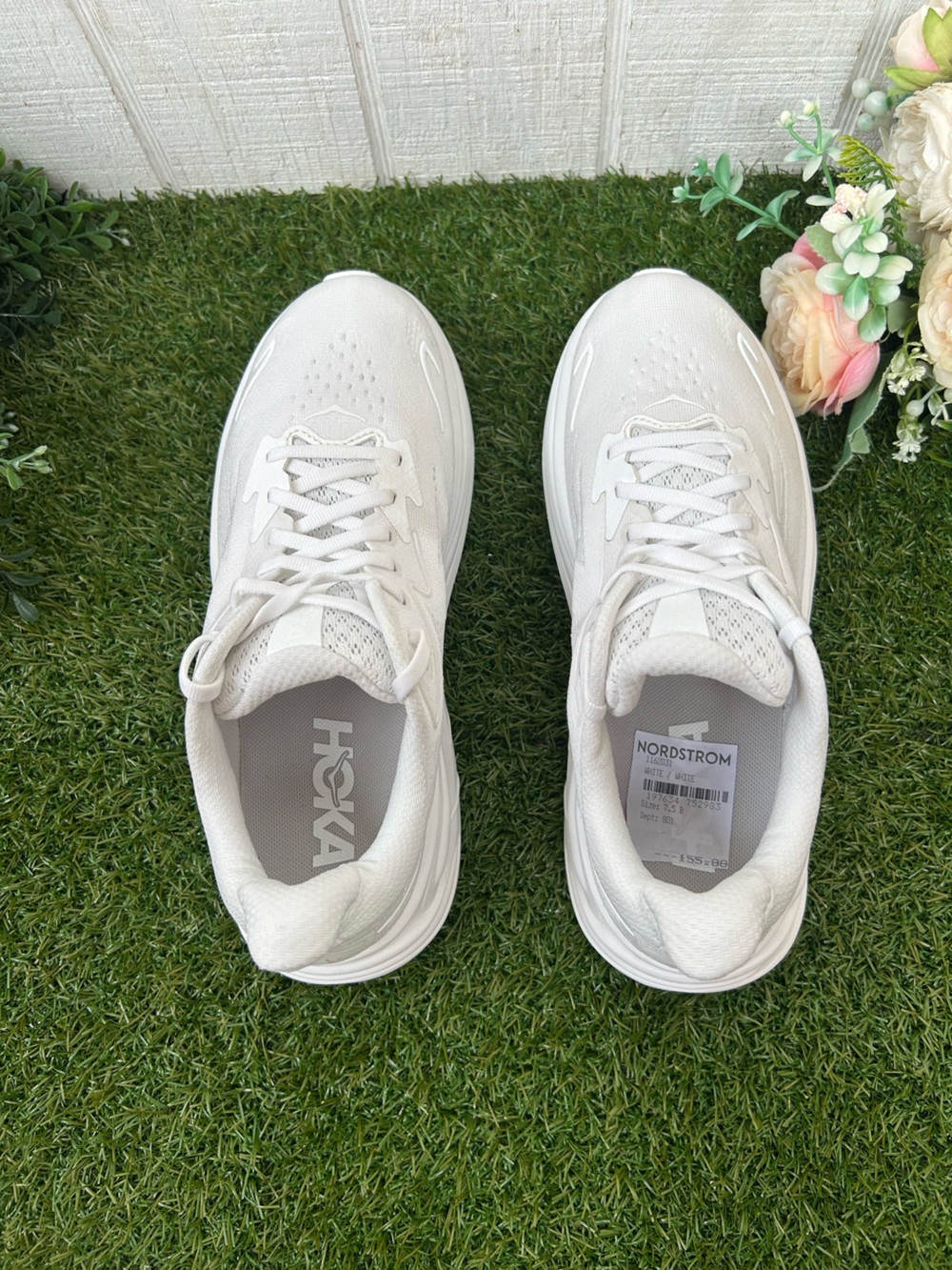 HOKA Clifton 10 EVERYDAY RUNNING Shoes
size women 7.5 White / White gently used - Picture 11 of 16